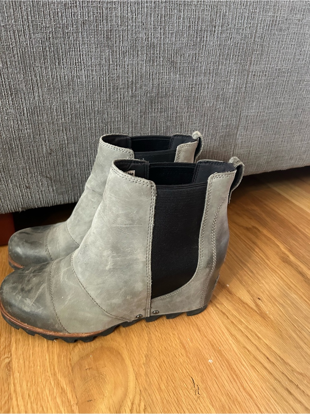 Sorel Gray Chelsea-Style Winter Boots with Black Elastic Panels